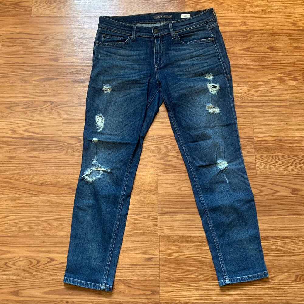 Level 99 Sienna Tomboy Distressed Ankle Jeans